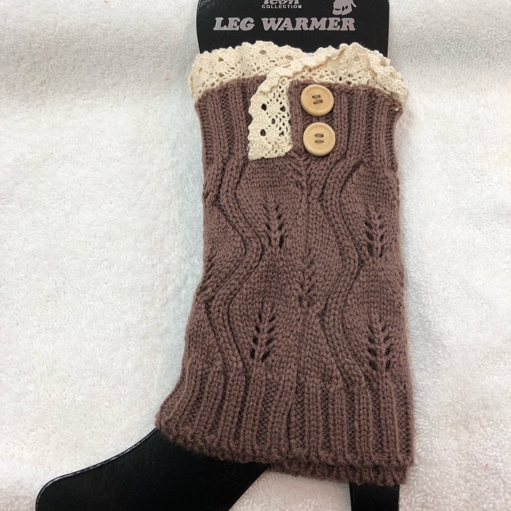 Brand new women’s knit boot toppers wt button
